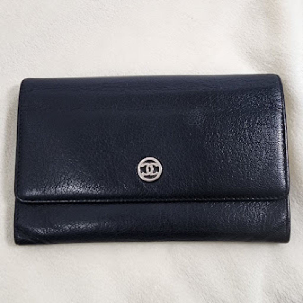 Chanel 2006-2008 Medium Flap Wallet. Great Size!